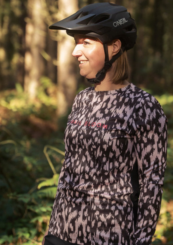 ladies MTB jersey in black and white print